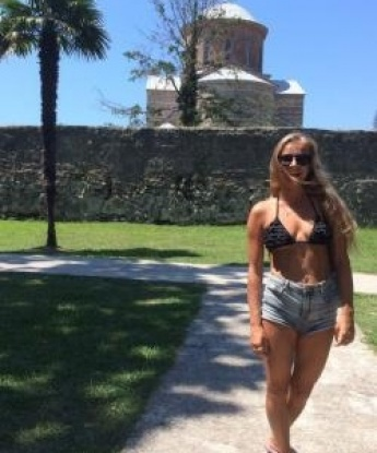 💋 Живу в Москве и знаю все ее секретные уголки, чтобы создать для нас незабываемое приключение. Мои услуги - это настоящий коктейль из эротического массажа, игр ролевых, экспериментов и исполнения самых тайных фантазий. 💥 Насыщенные встречи, доверие и удовольствие - вот то, чего ты ожидаешь от нашей встречи. Читай мои отзывы, смотри фото и подготовься к самым ярким ощущениям! Жду тебя, мой горячий ковбой! 🌟 Аделина