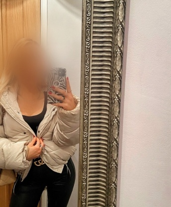 Я живу в Москве и готова доставить тебе незабываемое удовольствие. 🌟
Мои услуги обширны и многообразны: от классического массажа и стриптиза до эротических игр и ролевых сценариев. Я открыта для экспериментов и готова погрузиться в мир твоих фантазий. 💋
У меня есть отличные отзывы от моих предыдущих клиентов, которые оценили мои нежные прикосновения и внимание к деталям. Я уверена, что и ты останешься доволен нашей встречей. 🌹
В моей галерее ты найдешь множество фото, которые помогут тебе представить наше будущее свидание. Для меня важно, чтобы каждое мгновение было насыщено страстью и удовольствием. 💫
Не жди, дай себе шанс окунуться в мир наслаждения и раскрепощения. Забудь обо всем и позволь мне позаботиться о твоем удовольствии. Тебя ждет незабываемое приключение! 🌸 Ника